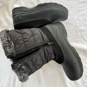 Time and Tru Black Winter Boots with Faux Fur Trim